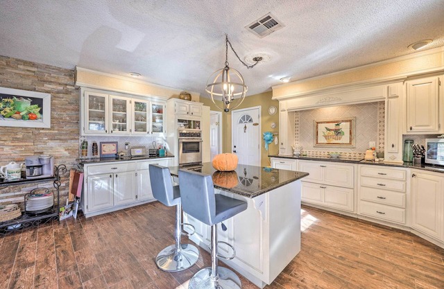 Stunning Rogers Villa w/Pond ~ 7 Mi to Lake
