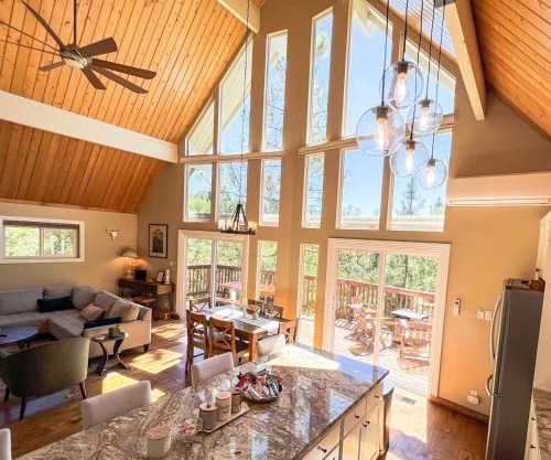 Stunning secluded Creekside A-Frame gameroom