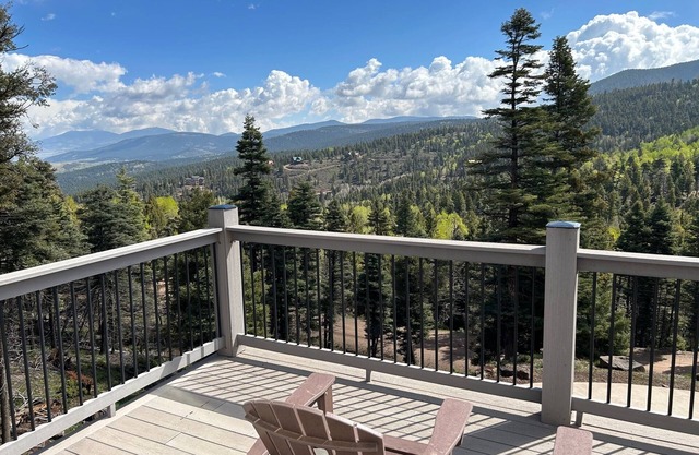 Stunning Ski Chalet in Angel Fire w/Outstanding Views - Pet Friendly - Hot Tub