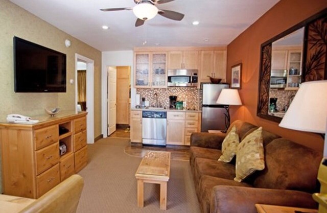 Stunning South Lake Tahoe Resort - Perfect for Romantic or Family Vacations!