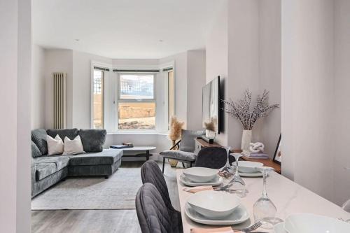 Stunning spacious Duplex with garden 141a