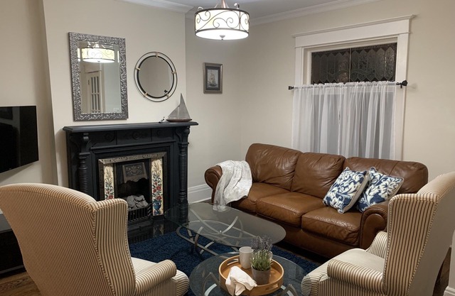 Stunning Toronto 3 BR Prime Riverdale Home - WFH Ready