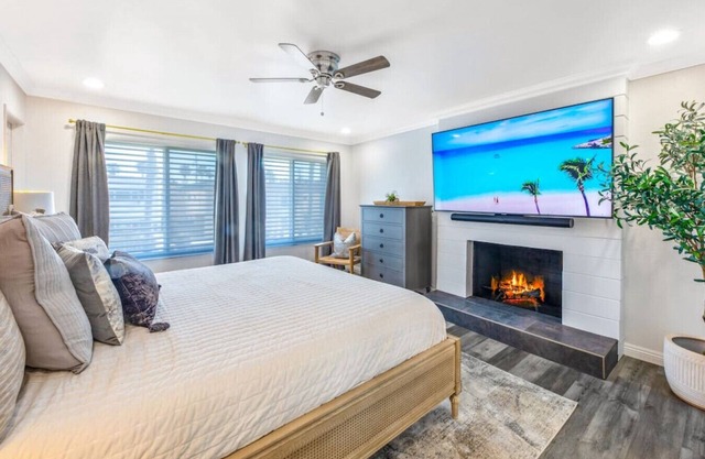 Stunning Townhome ❤️ Steps2 Beach 🏖, Luxury ⭐️, Fire Pit, E-bikes 🚲, Pets ok🐾