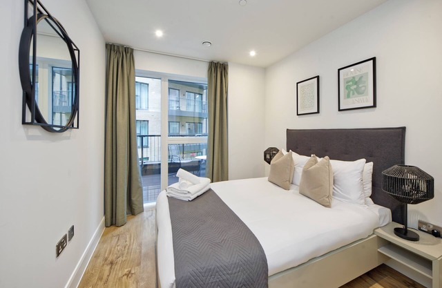 Stunning Two-Bedroom Flat with Balcony