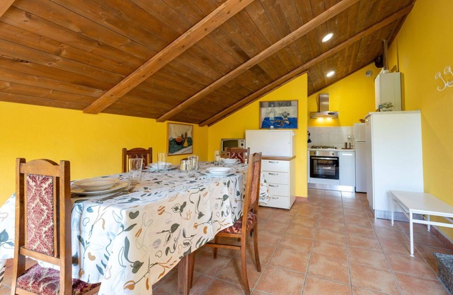 Stunning villa for 5 guests with WIFI, pool, TV, patio, pets allowed and panoramic view
