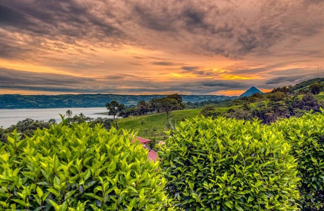 Stunning Views,4 Suites,Great for Groups, Hot Tub!