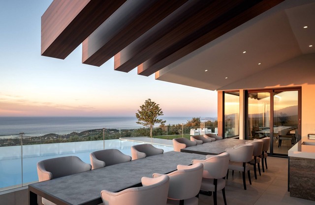Stunning Views, Heated Pool, Hot Tub, Sauna, Gym, Home Cinema, and Full Privacy: by etouri
