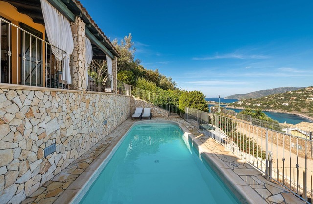 Stunning Villa Giglio with Sea View, Mountain View