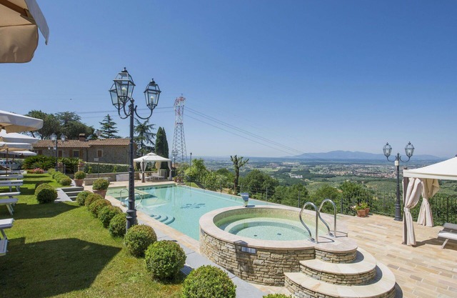 Stunning villa for 5 people with A/C, pool, WIFI, TV and panoramic view