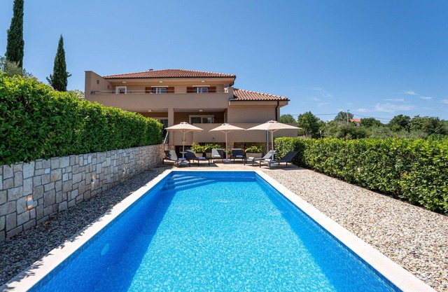 Stunning villa for 10 guests with A/C, private pool, WIFI, TV, terrace, pets allowed and parking