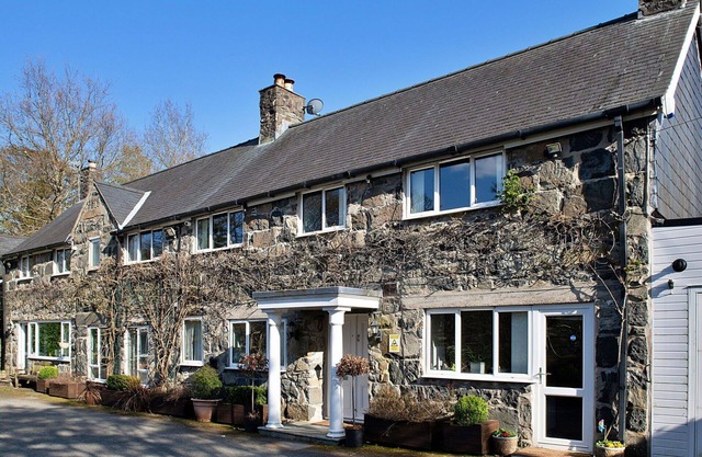 Stunning villa for 12 people with WIFI, hot tub and terrace