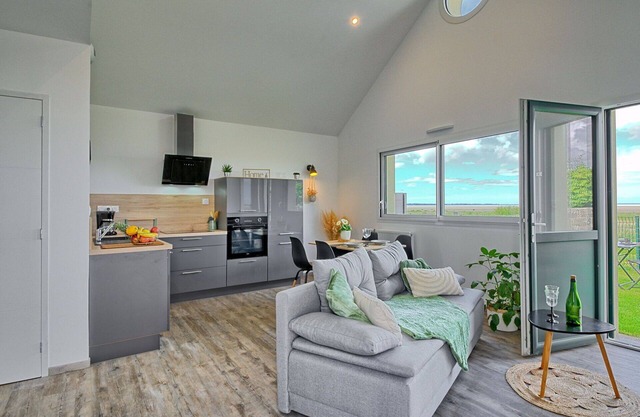 Stunning villa for 3 guests with WIFI, TV and patio