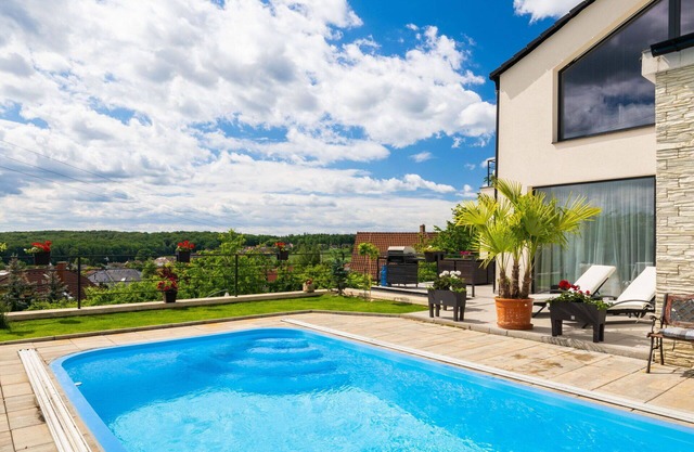Stunning villa for 4 people with pool, WIFI, TV, balcony and panoramic view