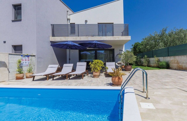 Stunning villa for 6 people with private pool, A/C, WIFI, TV, terrace, pets allowed and parking