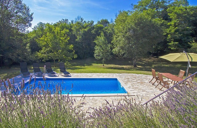 Stunning villa for 6 people with WIFI, A/C, private pool, TV and terrace