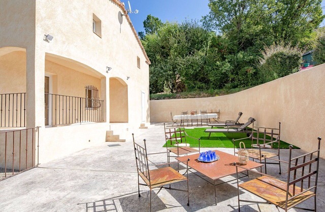 Stunning villa for 8 guests with WIFI, TV, terrace and pets allowed