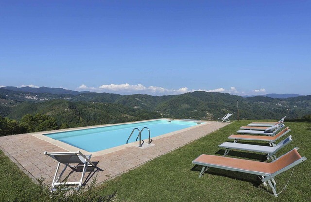 Stunning villa for 8 people with WIFI, private pool, TV, veranda and panoramic view, close to L.