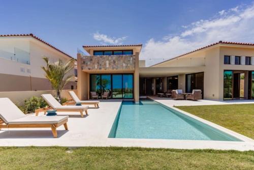Stunning Villa with private Pool, Jacuzzi and Ocean View