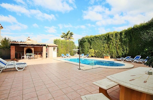 Stunning Villa Private Pool, Table Tennis & Pool Table- 360 virtual tour