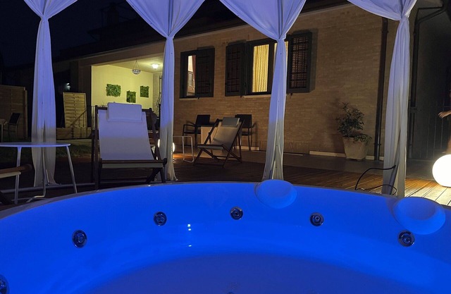 Stunning villa with A/C, hot tub, WIFI, sauna, TV, patio, pets allowed, panoramic view and park.