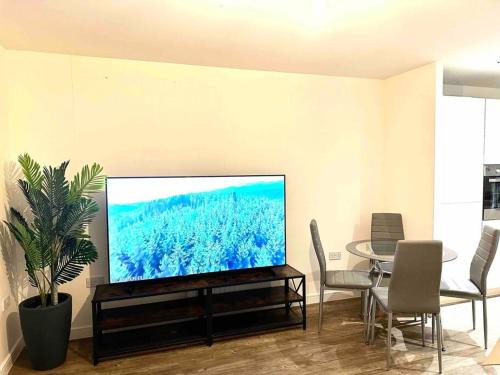 Stylish 1bed apartment, sleeps 4 in Barking Ig11