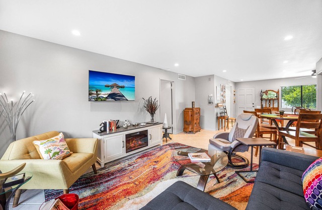 Stylish 2/2 Ground Level Condo in South Palm Springs