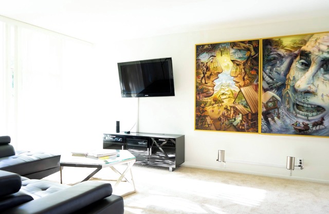Stylish 2 bd/2bd West Hollywood Apartment on LA's famous Sunset Strip!