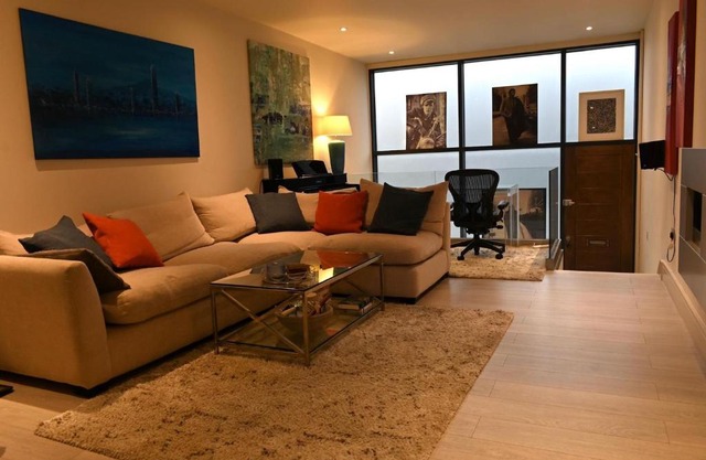 Stylish 2-Bed, 2-Bath Flat