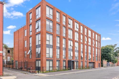 Stylish 2 Bedroom Apartment, free parking, L3 Area, Close to City Centre, Sleeps 4