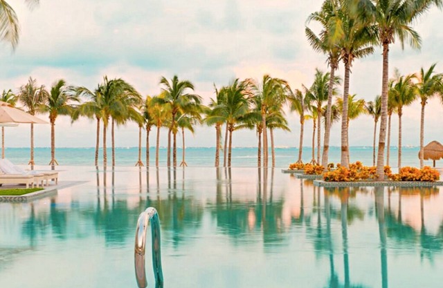 Stylish 2 Bedroom Condo on the Caribbean Ocean