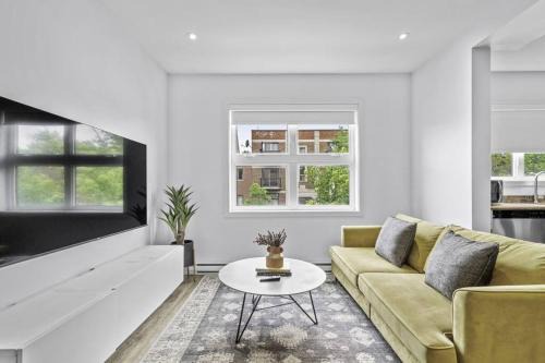 Stylish 2 Bedroom Haven by Jean Talon Market