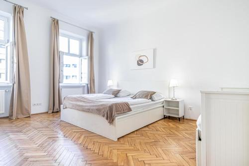Stylish 2BR Apt for Groups, Up to 5P at Margareten