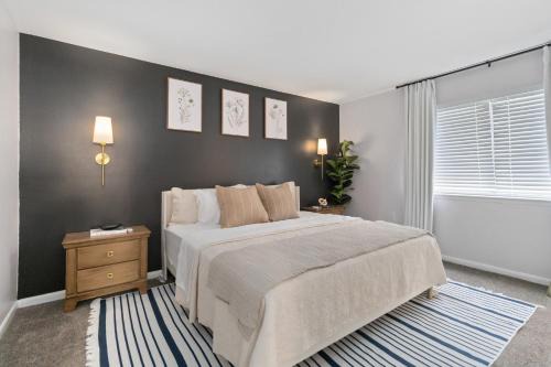 Stylish 2BR Condo near Uptown and NoDa