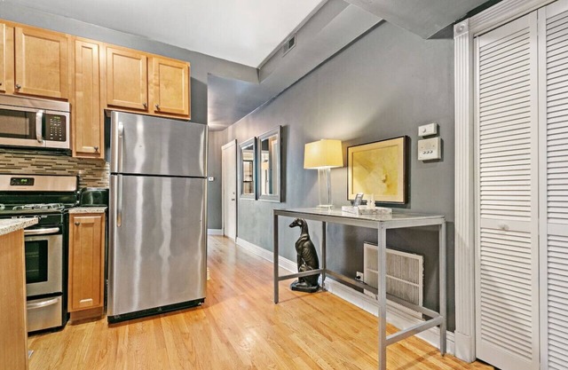 Stylish 2BR Pad with Up-to-date Comforts