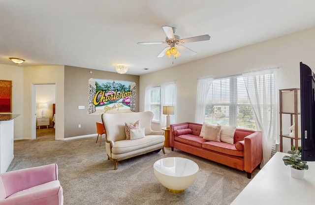 Stylish 2BR: Pet Friendly in Walkable Resort w/Pool