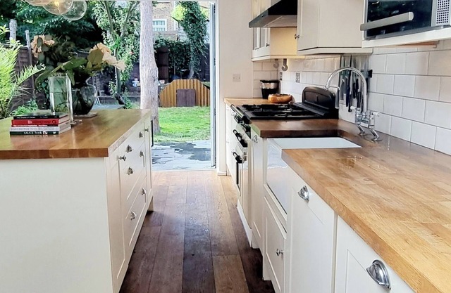 Stylish 3-4 Bed Victorian Townhouse, Large Garden!