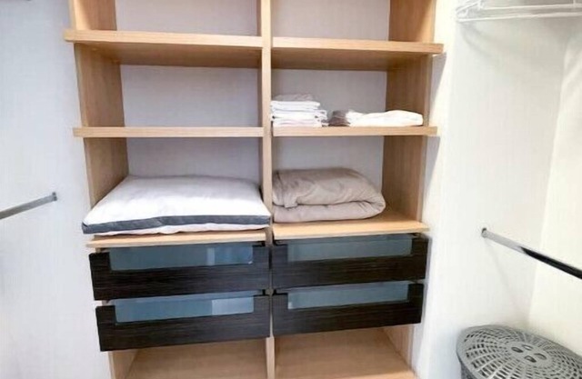 Stylish 3 bdr condo ideal location Pobladon