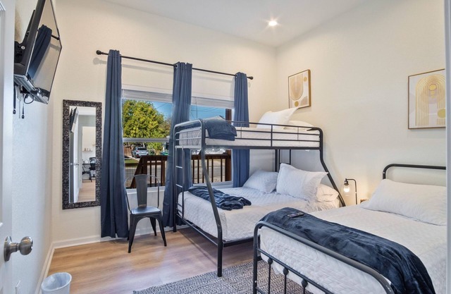 Stylish 3BR 2BA Urban Retreat Near Lively Downtown