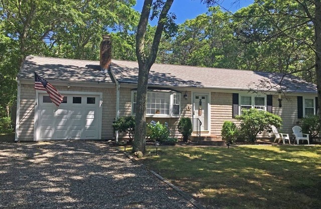 Stylish 3BR Ranch - Little Dog Friendly! (2033)