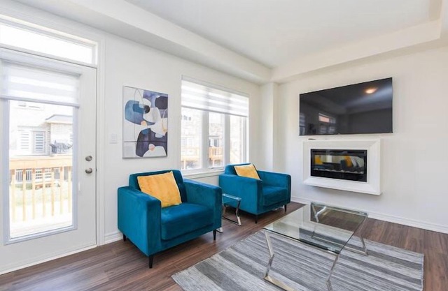 Stylish 4BR BRAND NEW Home in Waterdown, Hamilton!