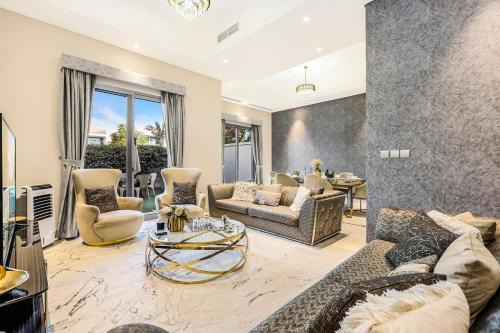 Stylish 4BR Family Villa Easy Access to Dubai Marina & Expo City