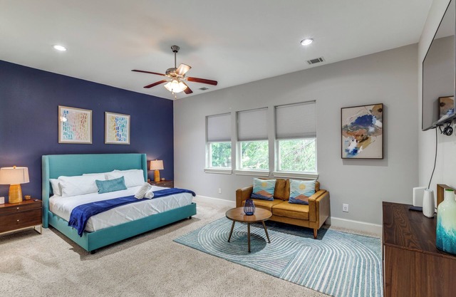 Stylish 5bed-4bath - Gated, King Beds, 3500 sq ft - 5 Min to Downtown