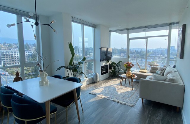 Stylish and Cozy Furnished Lower Lonsdale Condo-1 min from shipyard.