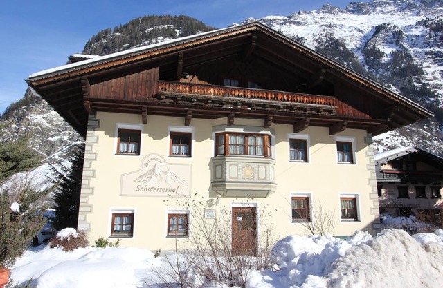 Stylish apartment near the ski bus to Sölden