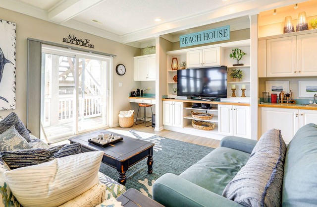 Stylish Beachfront Emerald Isle Escape w/ Deck!