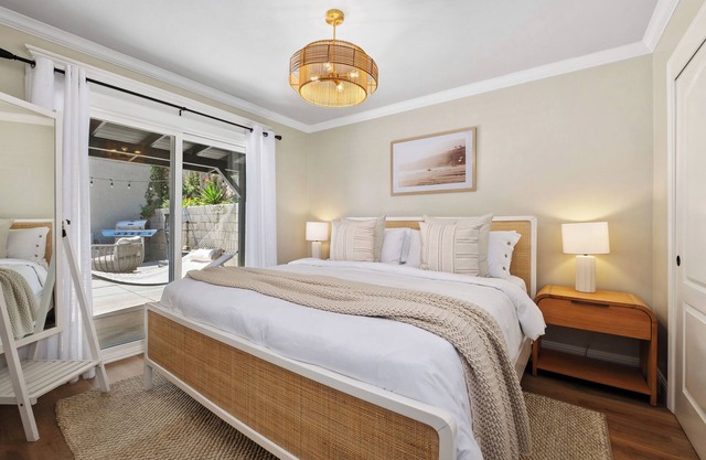 Stylish Chic Hotel-style Beach Cottage-Central AC,Patio,Bikes,Walk to Beach