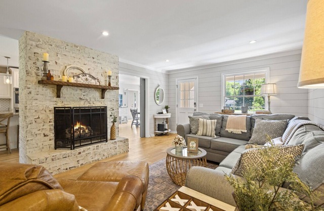 Stylish Country Cottage of Franklin - Large Families - 5 min to Downtown