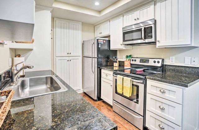 Stylish Dana Point Getaway: 1 Mi to Beach!