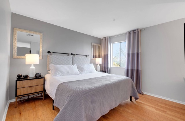 Stylish Downtown Nashville Condo ★ River Views! Near Everything + POOL + PARKING