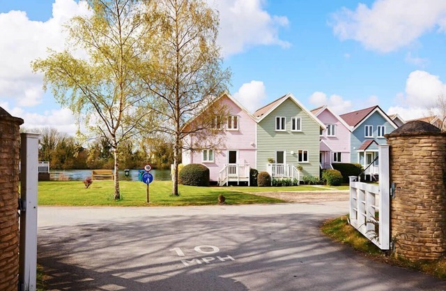 Stylish family-friendly waterfront retreat on Spring Lake in the Cotswold Water Park